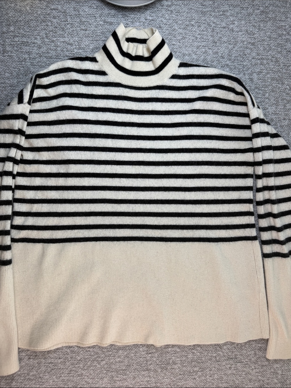 A loves a Women Black & White Striped Turtleneck Sweater Size S